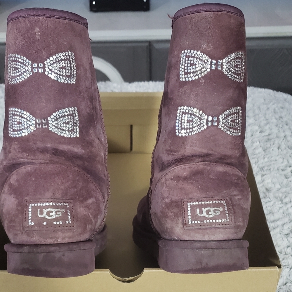 Crystal bow uggs